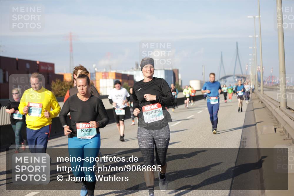 03.10.2025 - Köhlbrandbrückenlauf Jannik Wohlers http://msf.ph/oto/9088695 03.10.2025 10:09:09 Position 3 2869, 2870 meine-sportfotos.de