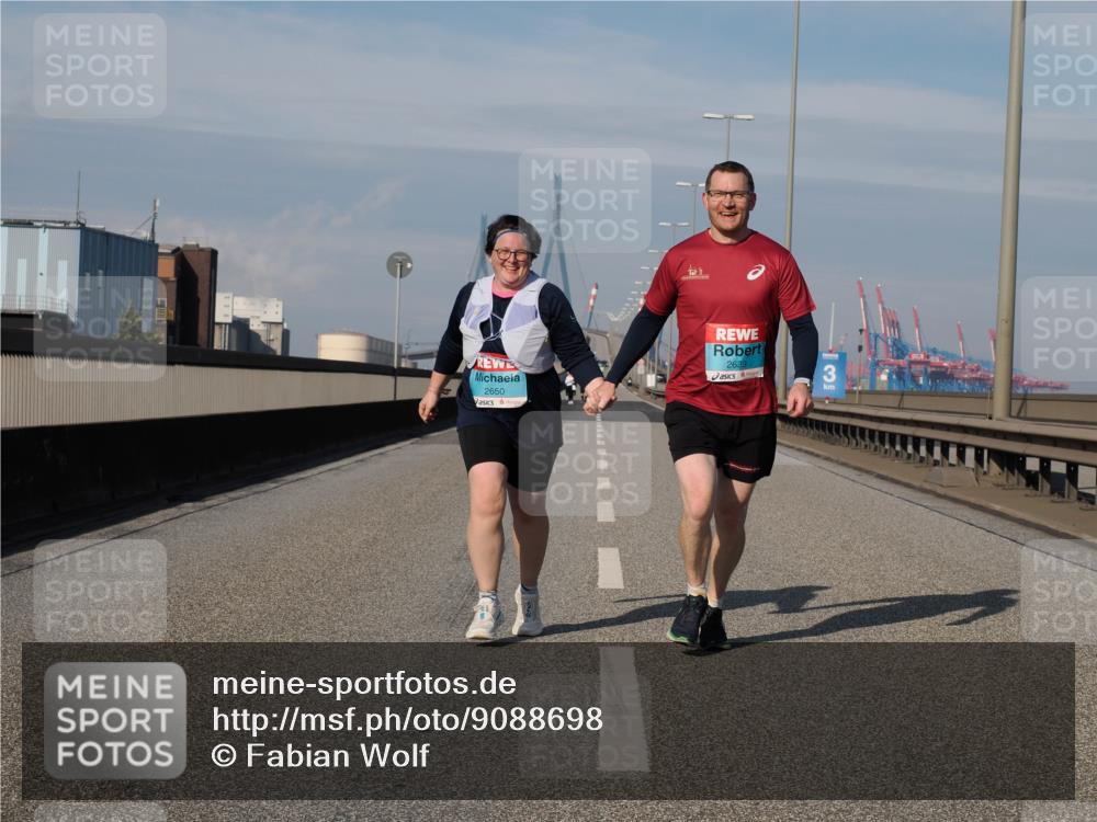 03.10.2025 - Köhlbrandbrückenlauf Fabian Wolf http://msf.ph/oto/9088698 03.10.2025 10:24:18 Position 3 2650, 2639 meine-sportfotos.de