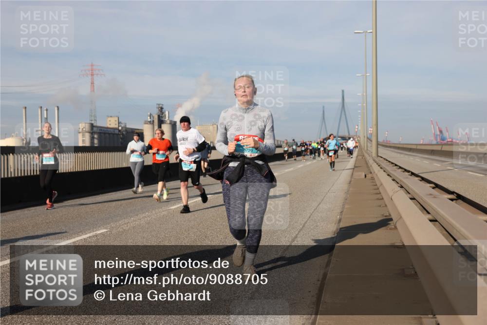 03.10.2025 - Köhlbrandbrückenlauf Lena Gebhardt http://msf.ph/oto/9088705 03.10.2025 10:06:47 Position 2 2023, 8729 meine-sportfotos.de