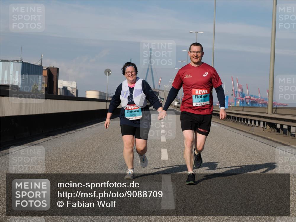 03.10.2025 - Köhlbrandbrückenlauf Fabian Wolf http://msf.ph/oto/9088709 03.10.2025 10:24:18 Position 3 2650, 2639 meine-sportfotos.de