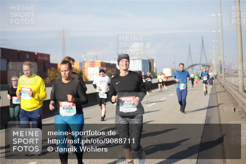 03.10.2025 - Köhlbrandbrückenlauf Jannik Wohlers http://msf.ph/oto/9088711 03.10.2025 10:09:09 Position 3 2023, 3451, 2869, 2870 meine-sportfotos.de