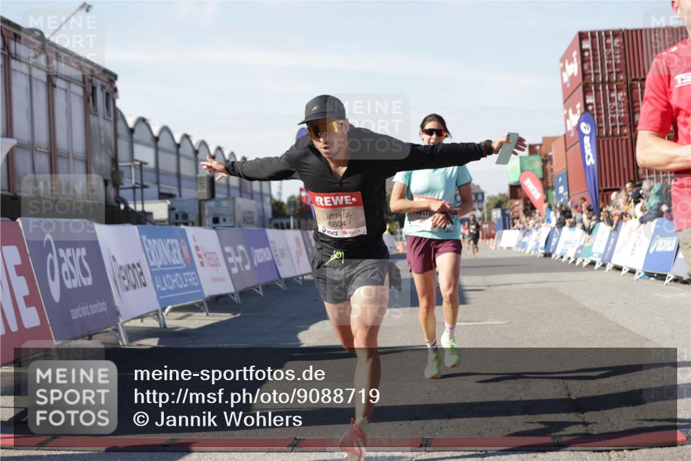03.10.2025 - Köhlbrandbrückenlauf Jannik Wohlers http://msf.ph/oto/9088719 03.10.2025 12:53:29 Ziel 4029, 4142, 4155, 6241, 6656, 6804 meine-sportfotos.de