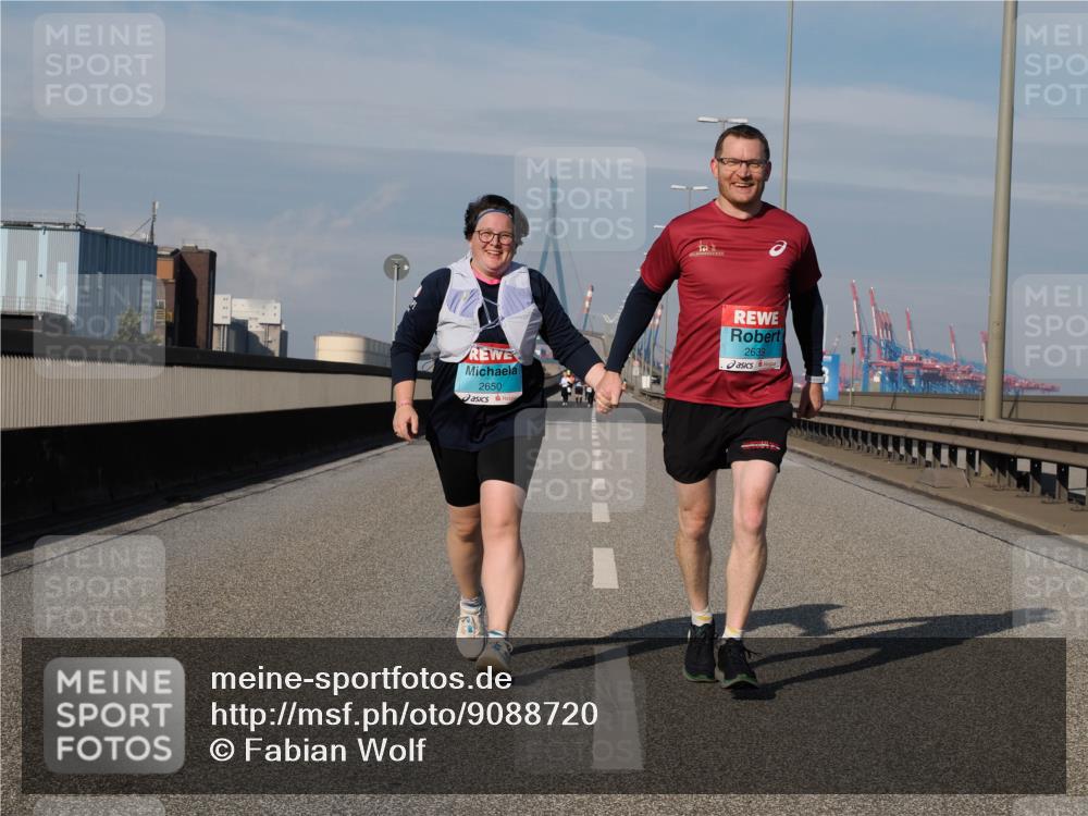 03.10.2025 - Köhlbrandbrückenlauf Fabian Wolf http://msf.ph/oto/9088720 03.10.2025 10:24:18 Position 3 2650, 2639 meine-sportfotos.de