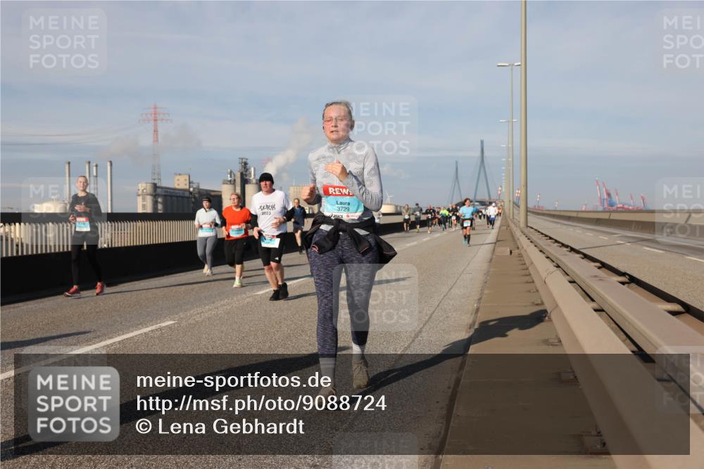 03.10.2025 - Köhlbrandbrückenlauf Lena Gebhardt http://msf.ph/oto/9088724 03.10.2025 10:06:47 Position 2 2023, 3729 meine-sportfotos.de