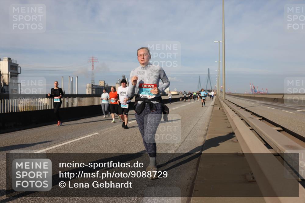 03.10.2025 - Köhlbrandbrückenlauf Lena Gebhardt http://msf.ph/oto/9088729 03.10.2025 10:06:48 Position 2 2023, 3729 meine-sportfotos.de