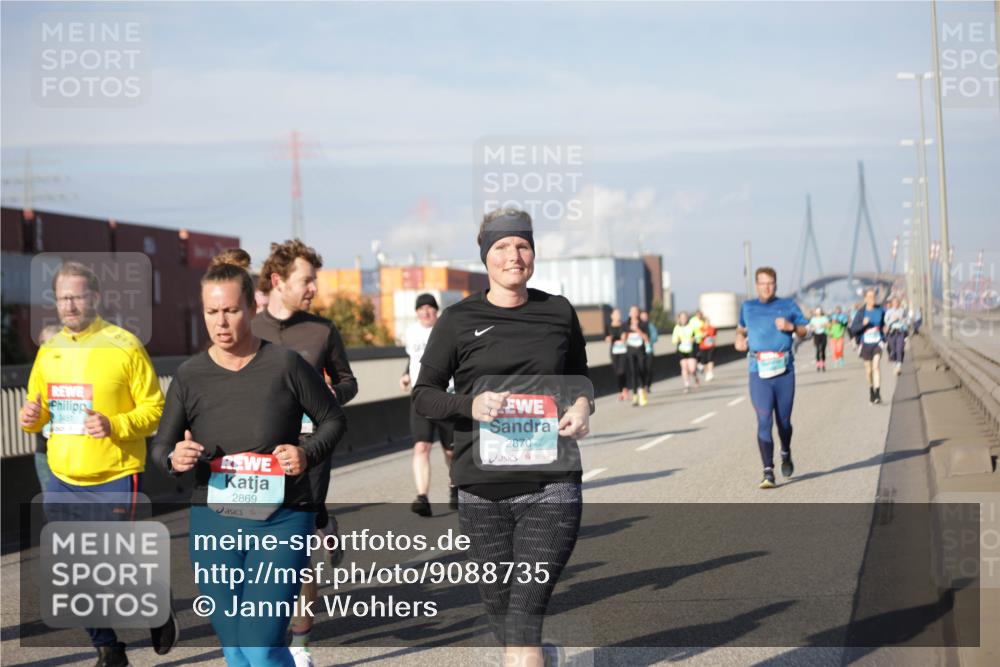 03.10.2025 - Köhlbrandbrückenlauf Jannik Wohlers http://msf.ph/oto/9088735 03.10.2025 10:09:09 Position 3 3451, 2869, 2870 meine-sportfotos.de