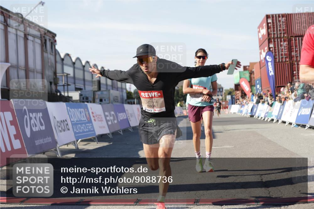 03.10.2025 - Köhlbrandbrückenlauf Jannik Wohlers http://msf.ph/oto/9088736 03.10.2025 12:53:29 Ziel 4029, 4142, 4155, 6241, 6656, 6804 meine-sportfotos.de