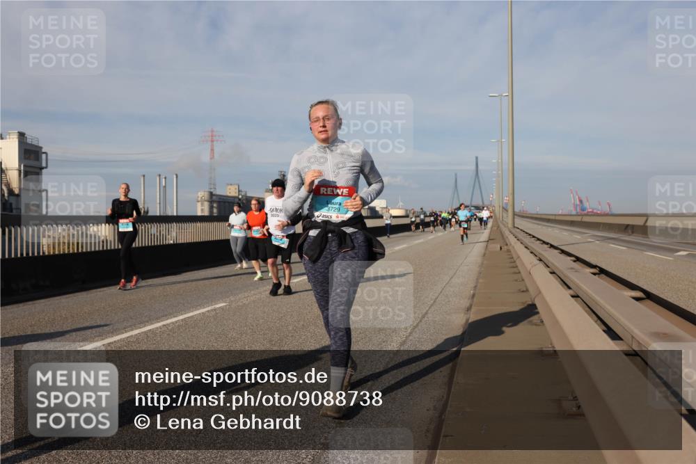 03.10.2025 - Köhlbrandbrückenlauf Lena Gebhardt http://msf.ph/oto/9088738 03.10.2025 10:06:48 Position 2 2023, 3729 meine-sportfotos.de