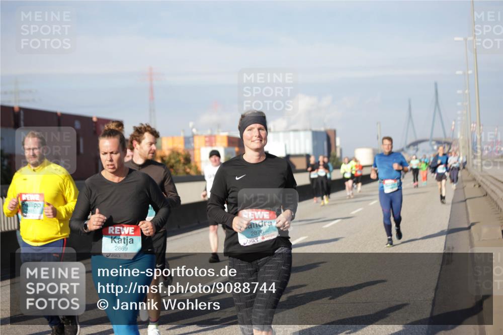 03.10.2025 - Köhlbrandbrückenlauf Jannik Wohlers http://msf.ph/oto/9088744 03.10.2025 10:09:09 Position 3 2869, 2870 meine-sportfotos.de