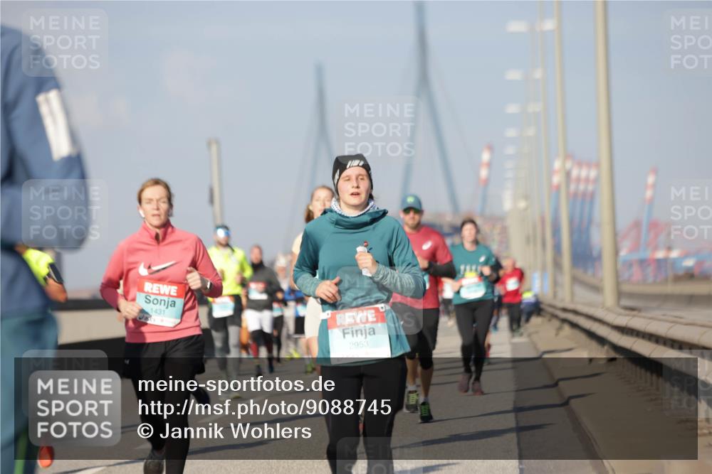 03.10.2025 - Köhlbrandbrückenlauf Jannik Wohlers http://msf.ph/oto/9088745 03.10.2025 09:58:19 Position 3 1431, 2953 meine-sportfotos.de