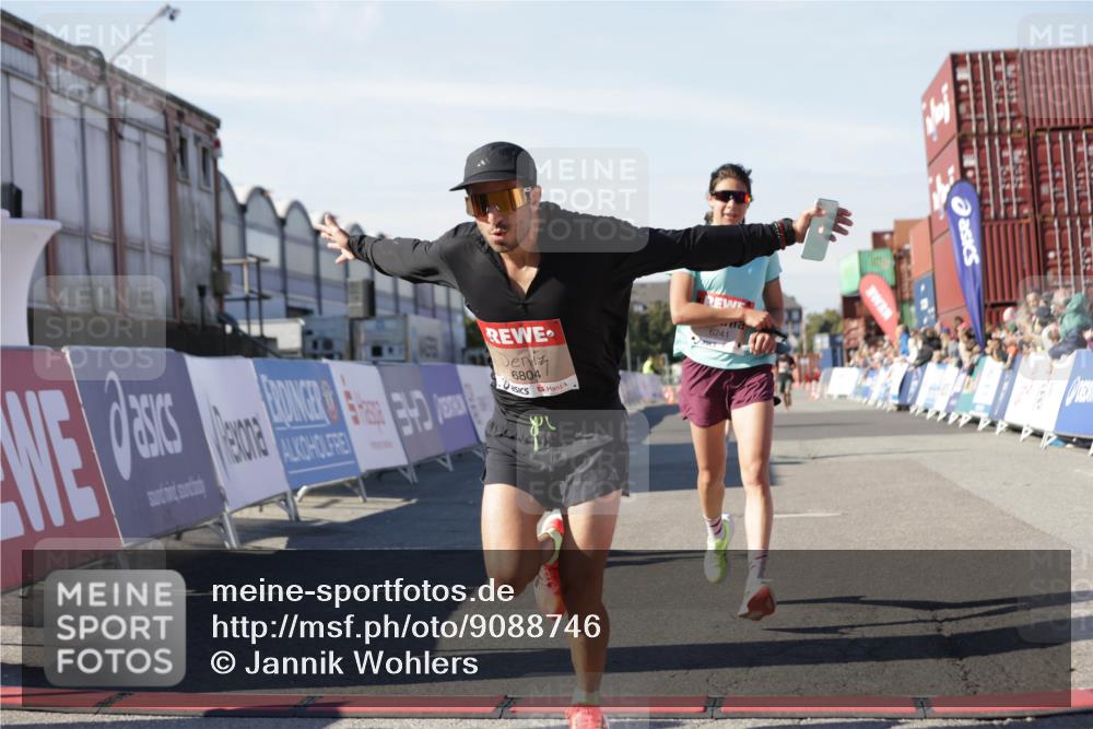 03.10.2025 - Köhlbrandbrückenlauf Jannik Wohlers http://msf.ph/oto/9088746 03.10.2025 12:53:29 Ziel 4029, 4142, 4155, 6241, 6656, 6804 meine-sportfotos.de
