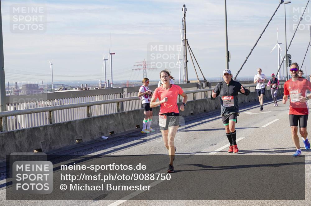 03.10.2025 - Köhlbrandbrückenlauf Michael Burmester http://msf.ph/oto/9088750 03.10.2025 12:44:48 Position 2 6850 meine-sportfotos.de