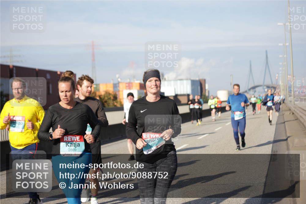 03.10.2025 - Köhlbrandbrückenlauf Jannik Wohlers http://msf.ph/oto/9088752 03.10.2025 10:09:09 Position 3 2869, 2870, 9 meine-sportfotos.de