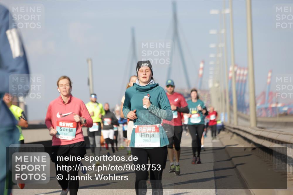 03.10.2025 - Köhlbrandbrückenlauf Jannik Wohlers http://msf.ph/oto/9088753 03.10.2025 09:58:19 Position 3 1431, 2953 meine-sportfotos.de