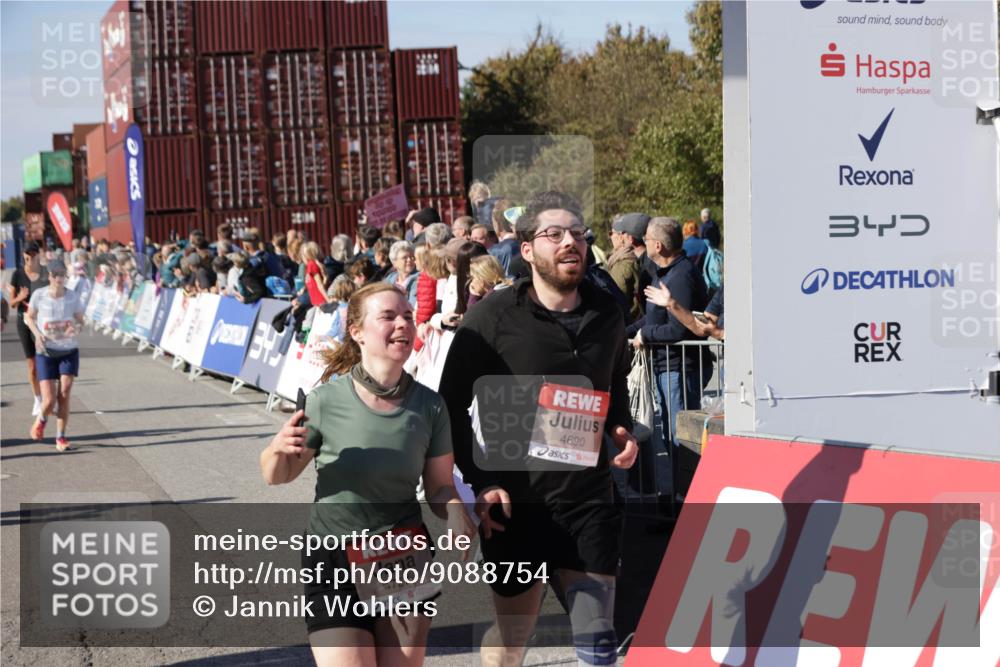 03.10.2025 - Köhlbrandbrückenlauf Jannik Wohlers http://msf.ph/oto/9088754 03.10.2025 13:19:15 Ziel 4143, 4593, 4631, 4632, 4690, 4725, 4727, 4816, 4828, 4876, 4996, 5853, 5858, 6057, 6088, 6127, 6225, 6226, 6576 meine-sportfotos.de
