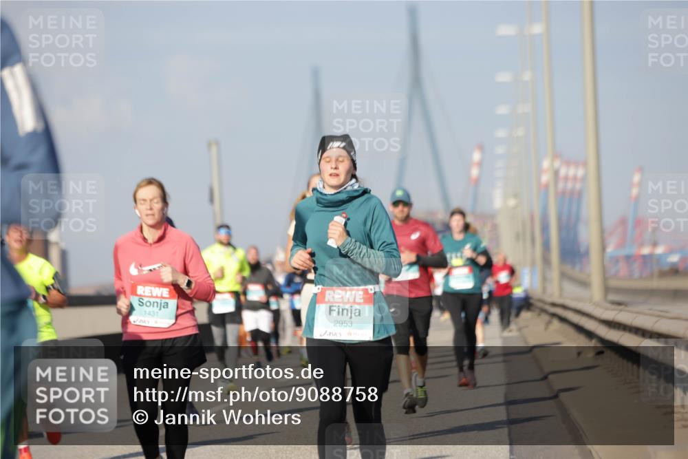 03.10.2025 - Köhlbrandbrückenlauf Jannik Wohlers http://msf.ph/oto/9088758 03.10.2025 09:58:19 Position 3 1431, 2953 meine-sportfotos.de