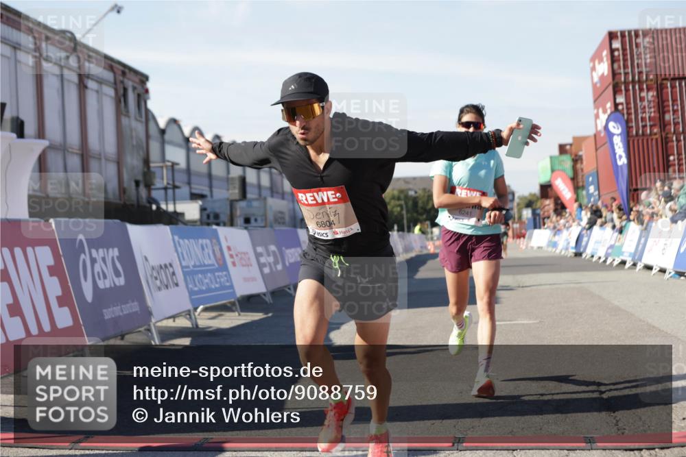 03.10.2025 - Köhlbrandbrückenlauf Jannik Wohlers http://msf.ph/oto/9088759 03.10.2025 12:53:29 Ziel 4029, 4142, 4155, 6241, 6656, 6804 meine-sportfotos.de