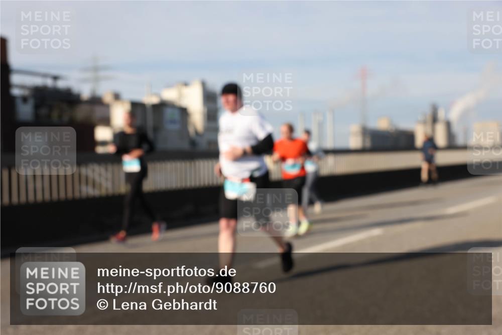 03.10.2025 - Köhlbrandbrückenlauf Lena Gebhardt http://msf.ph/oto/9088760 03.10.2025 10:06:49 Position 2  meine-sportfotos.de