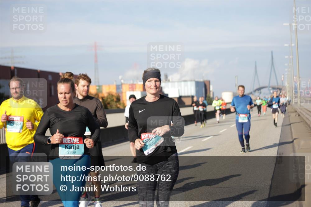 03.10.2025 - Köhlbrandbrückenlauf Jannik Wohlers http://msf.ph/oto/9088762 03.10.2025 10:09:09 Position 3 2869, 2870 meine-sportfotos.de