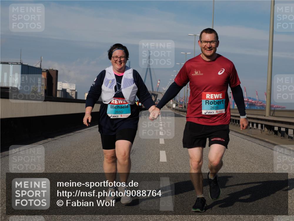 03.10.2025 - Köhlbrandbrückenlauf Fabian Wolf http://msf.ph/oto/9088764 03.10.2025 10:24:19 Position 3 2650, 2639 meine-sportfotos.de