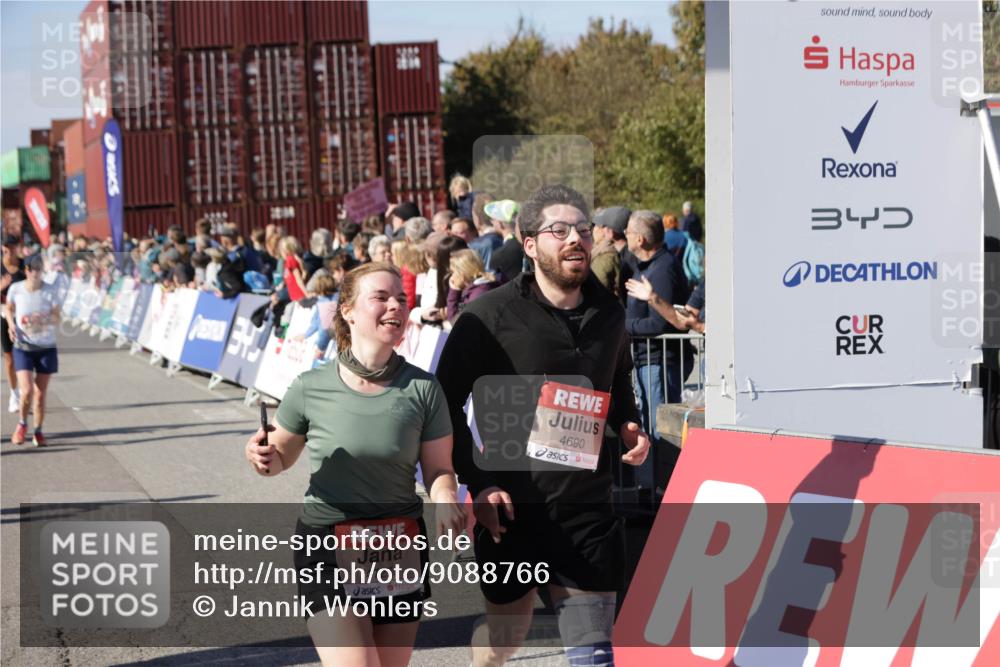 03.10.2025 - Köhlbrandbrückenlauf Jannik Wohlers http://msf.ph/oto/9088766 03.10.2025 13:19:15 Ziel 4143, 4593, 4631, 4632, 4690, 4725, 4727, 4816, 4828, 4876, 4996, 5853, 5858, 6057, 6088, 6127, 6225, 6226, 6576 meine-sportfotos.de