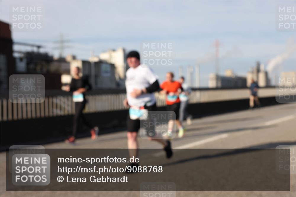 03.10.2025 - Köhlbrandbrückenlauf Lena Gebhardt http://msf.ph/oto/9088768 03.10.2025 10:06:49 Position 2  meine-sportfotos.de