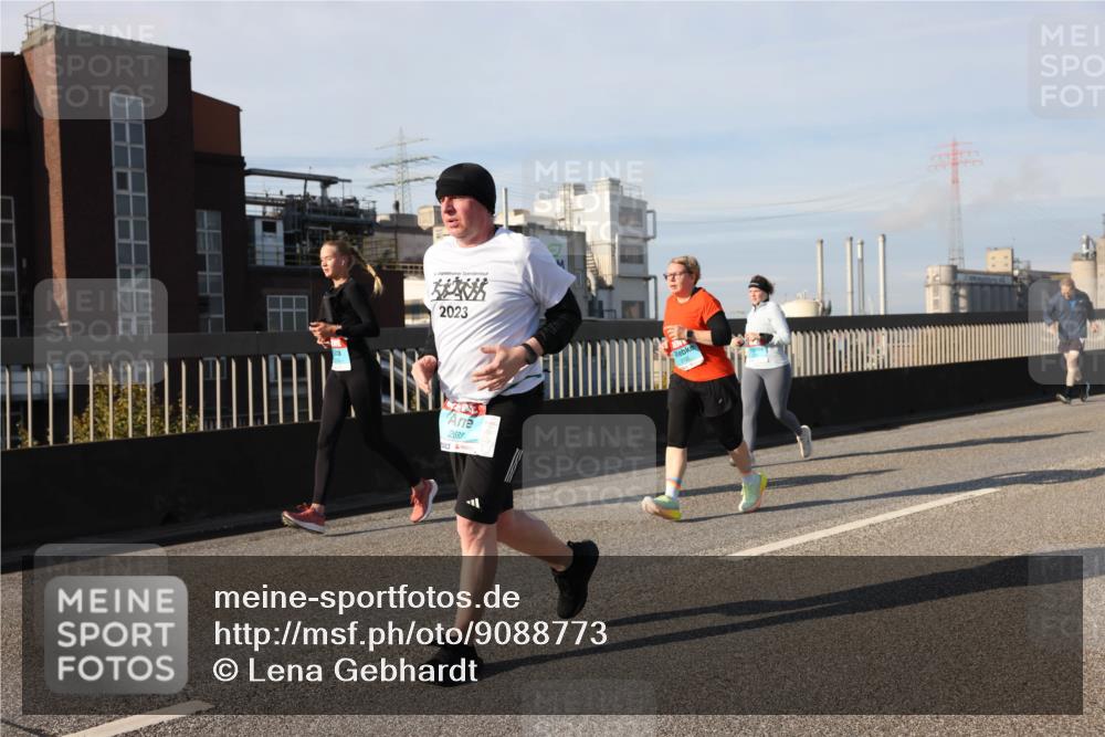 03.10.2025 - Köhlbrandbrückenlauf Lena Gebhardt http://msf.ph/oto/9088773 03.10.2025 10:06:50 Position 2 2023, 2688 meine-sportfotos.de