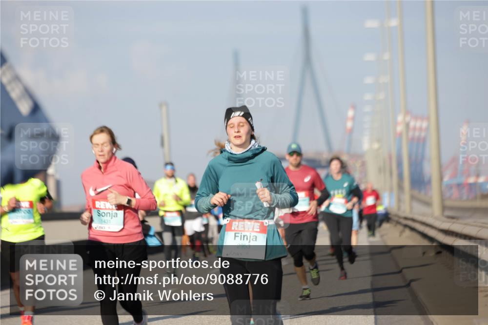 03.10.2025 - Köhlbrandbrückenlauf Jannik Wohlers http://msf.ph/oto/9088776 03.10.2025 09:58:19 Position 3 1431, 2953 meine-sportfotos.de