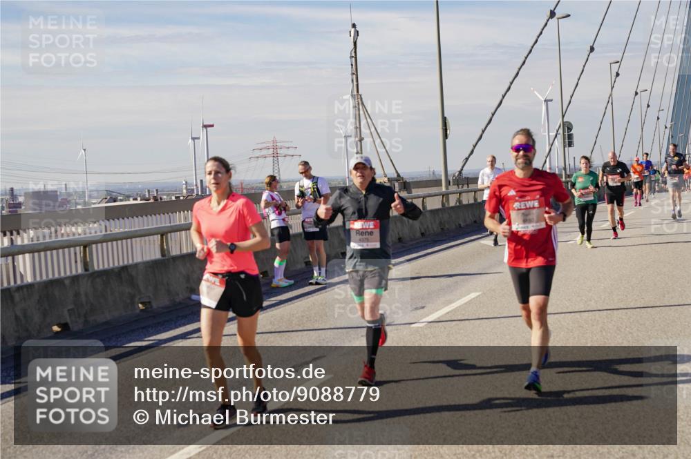 03.10.2025 - Köhlbrandbrückenlauf Michael Burmester http://msf.ph/oto/9088779 03.10.2025 12:44:49 Position 2 4375 meine-sportfotos.de