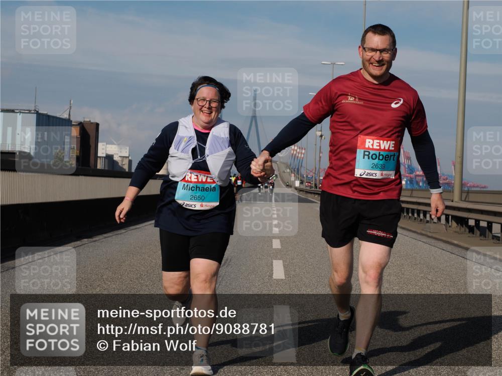 03.10.2025 - Köhlbrandbrückenlauf Fabian Wolf http://msf.ph/oto/9088781 03.10.2025 10:24:19 Position 3 2650, 2639 meine-sportfotos.de