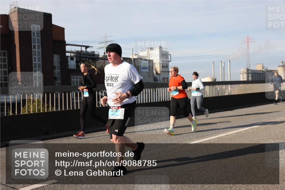 03.10.2025 - Köhlbrandbrückenlauf Lena Gebhardt http://msf.ph/oto/9088785 03.10.2025 10:06:50 Position 2 2023, 2689 meine-sportfotos.de