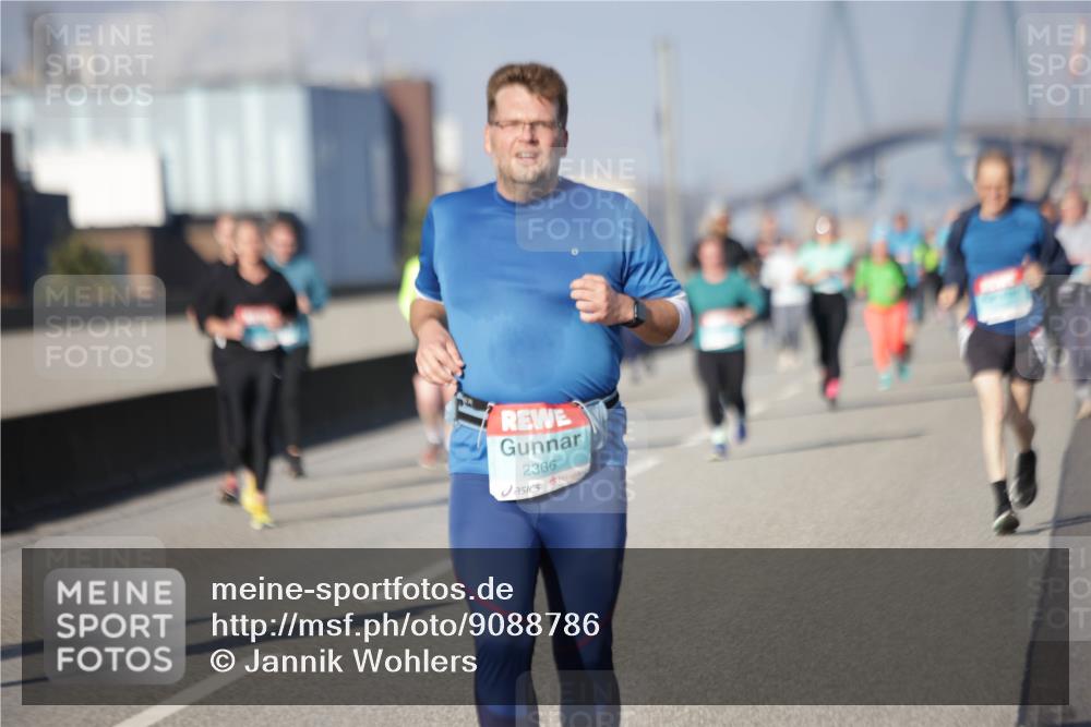 03.10.2025 - Köhlbrandbrückenlauf Jannik Wohlers http://msf.ph/oto/9088786 03.10.2025 10:09:11 Position 3 2366 meine-sportfotos.de