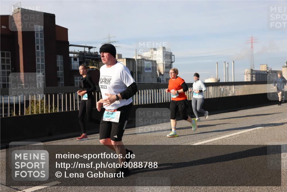 03.10.2025 - Köhlbrandbrückenlauf Lena Gebhardt http://msf.ph/oto/9088788 03.10.2025 10:06:50 Position 2 2023, 2689 meine-sportfotos.de