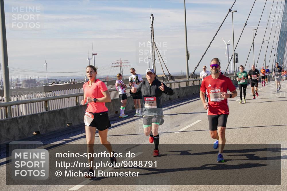 03.10.2025 - Köhlbrandbrückenlauf Michael Burmester http://msf.ph/oto/9088791 03.10.2025 12:44:49 Position 2 4375, 6850 meine-sportfotos.de