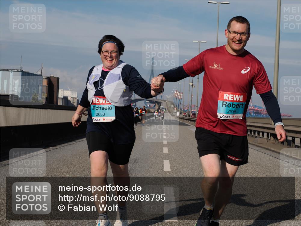 03.10.2025 - Köhlbrandbrückenlauf Fabian Wolf http://msf.ph/oto/9088795 03.10.2025 10:24:19 Position 3 2650, 2639 meine-sportfotos.de
