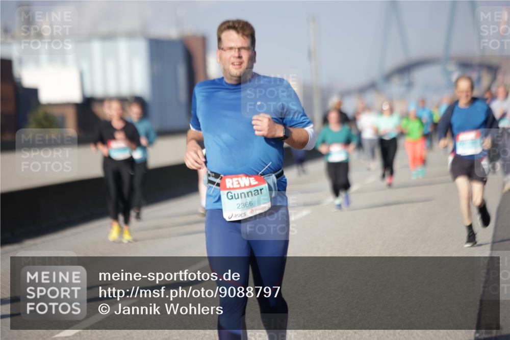 03.10.2025 - Köhlbrandbrückenlauf Jannik Wohlers http://msf.ph/oto/9088797 03.10.2025 10:09:11 Position 3 2366 meine-sportfotos.de