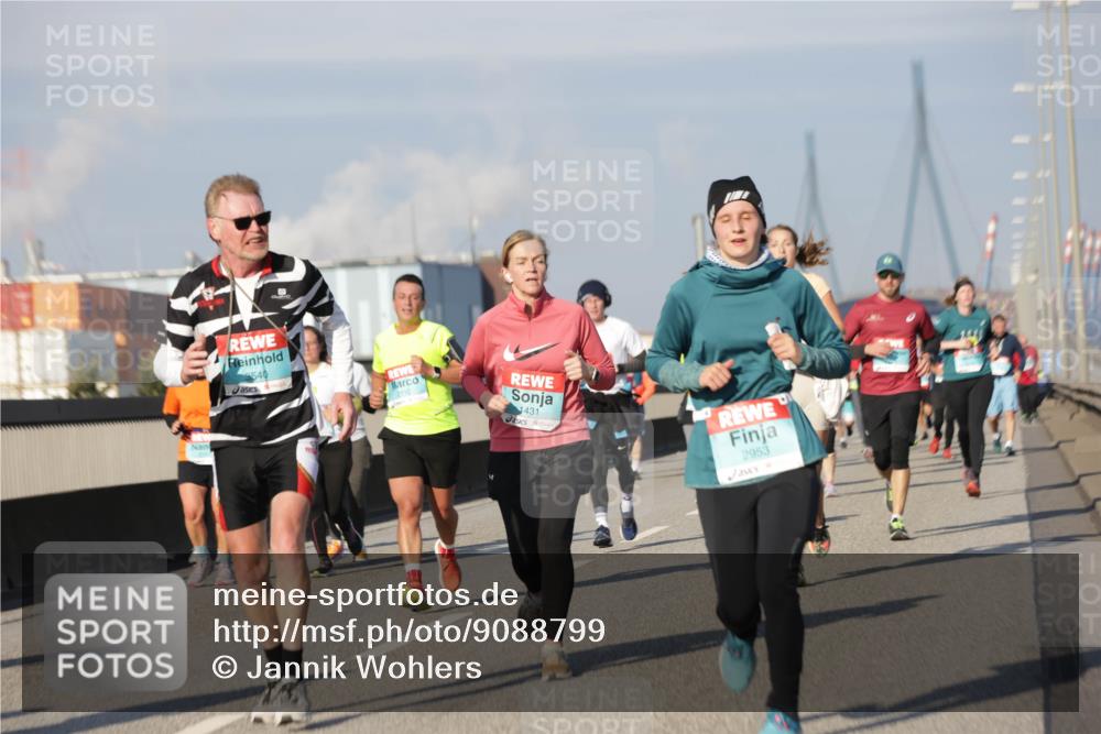 03.10.2025 - Köhlbrandbrückenlauf Jannik Wohlers http://msf.ph/oto/9088799 03.10.2025 09:58:20 Position 3 3540, 2110, 1431, 2953 meine-sportfotos.de