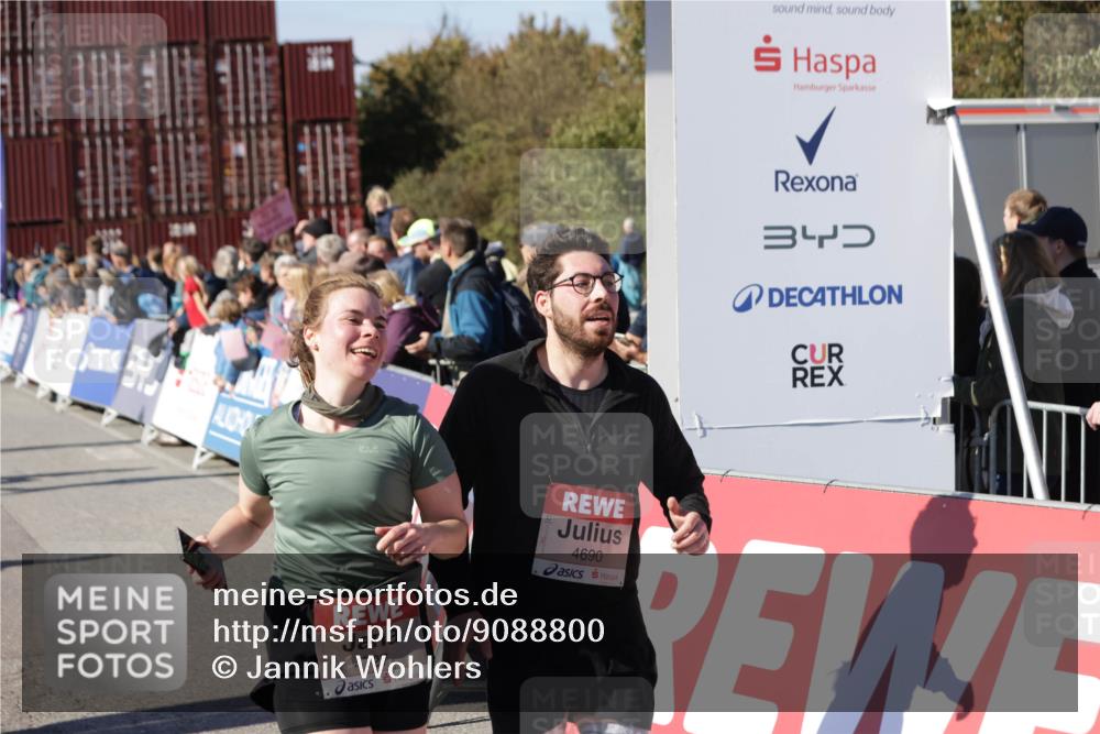 03.10.2025 - Köhlbrandbrückenlauf Jannik Wohlers http://msf.ph/oto/9088800 03.10.2025 13:19:15 Ziel 4143, 4593, 4631, 4632, 4690, 4725, 4727, 4816, 4828, 4876, 4996, 5853, 5858, 6057, 6088, 6127, 6225, 6226, 6576 meine-sportfotos.de