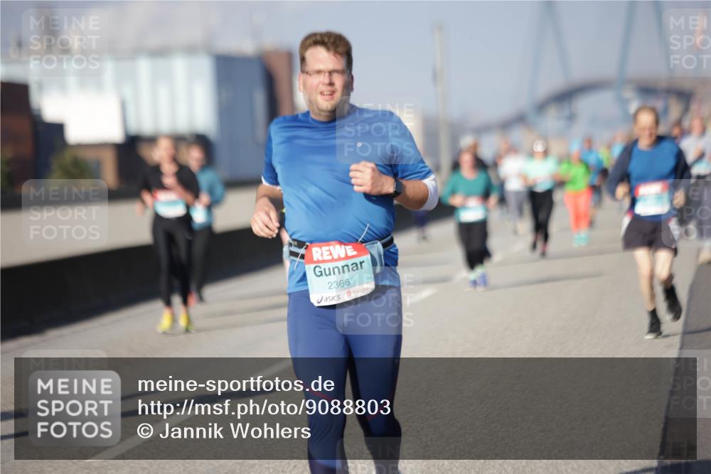 03.10.2025 - Köhlbrandbrückenlauf Jannik Wohlers http://msf.ph/oto/9088803 03.10.2025 10:09:11 Position 3 2366 meine-sportfotos.de