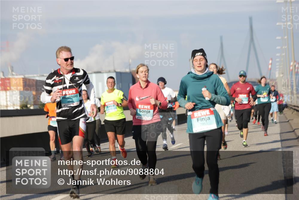 03.10.2025 - Köhlbrandbrückenlauf Jannik Wohlers http://msf.ph/oto/9088804 03.10.2025 09:58:20 Position 3 3540, 2110, 1431, 2953 meine-sportfotos.de