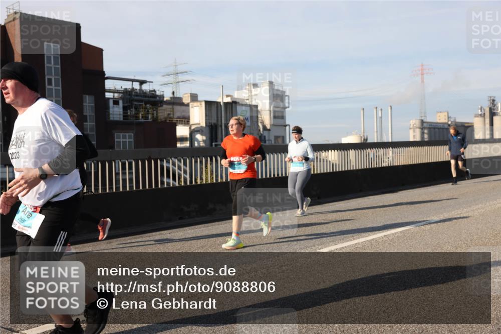 03.10.2025 - Köhlbrandbrückenlauf Lena Gebhardt http://msf.ph/oto/9088806 03.10.2025 10:06:50 Position 2 2023, 2623 meine-sportfotos.de