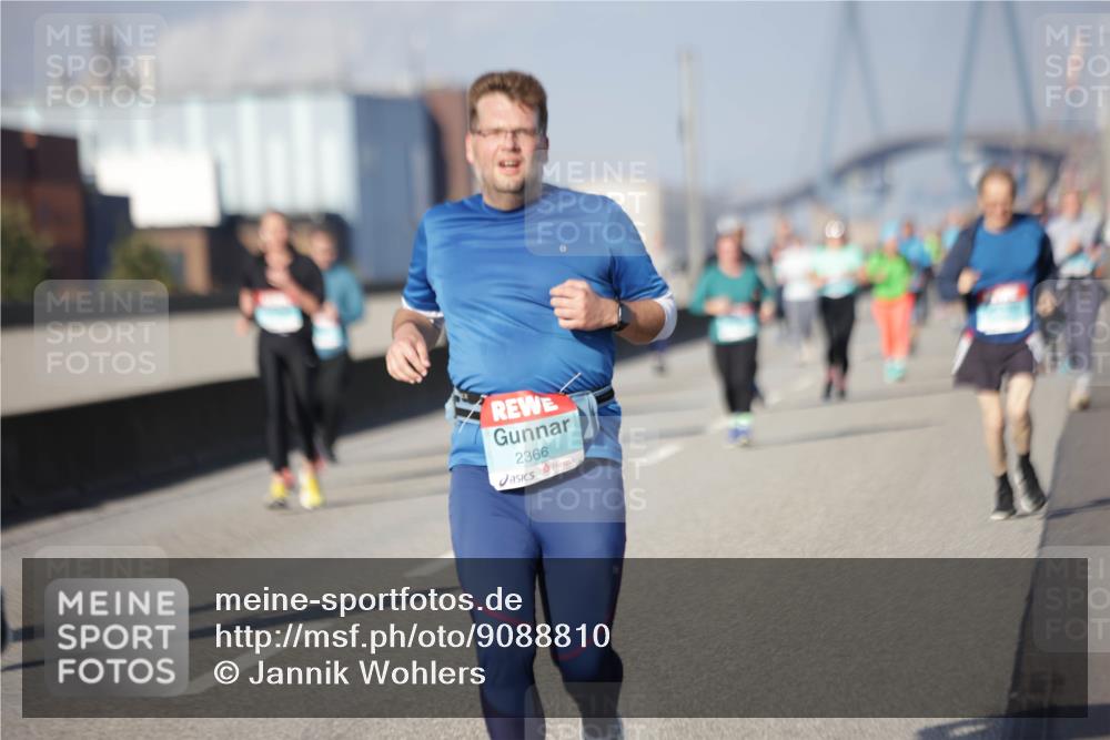 03.10.2025 - Köhlbrandbrückenlauf Jannik Wohlers http://msf.ph/oto/9088810 03.10.2025 10:09:11 Position 3 2366 meine-sportfotos.de