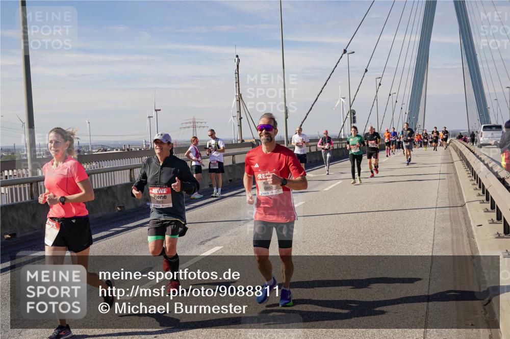 03.10.2025 - Köhlbrandbrückenlauf Michael Burmester http://msf.ph/oto/9088811 03.10.2025 12:44:50 Position 2 4375, 6850 meine-sportfotos.de