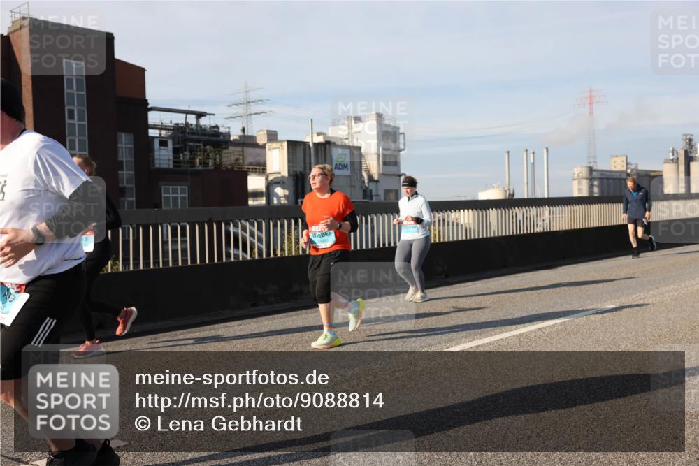 03.10.2025 - Köhlbrandbrückenlauf Lena Gebhardt http://msf.ph/oto/9088814 03.10.2025 10:06:50 Position 2 2135 meine-sportfotos.de