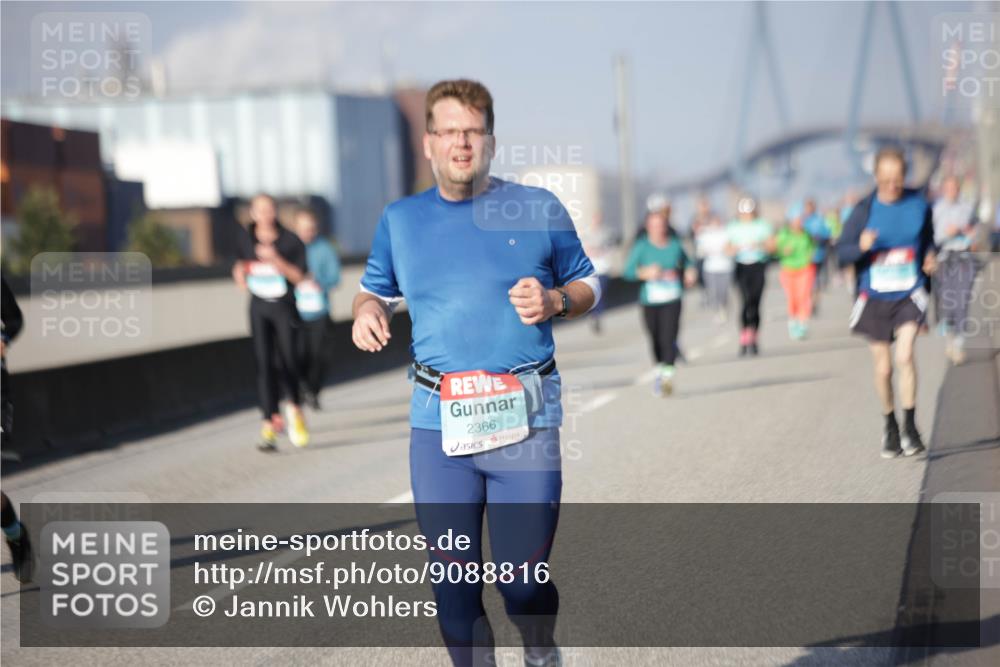 03.10.2025 - Köhlbrandbrückenlauf Jannik Wohlers http://msf.ph/oto/9088816 03.10.2025 10:09:11 Position 3 2366 meine-sportfotos.de