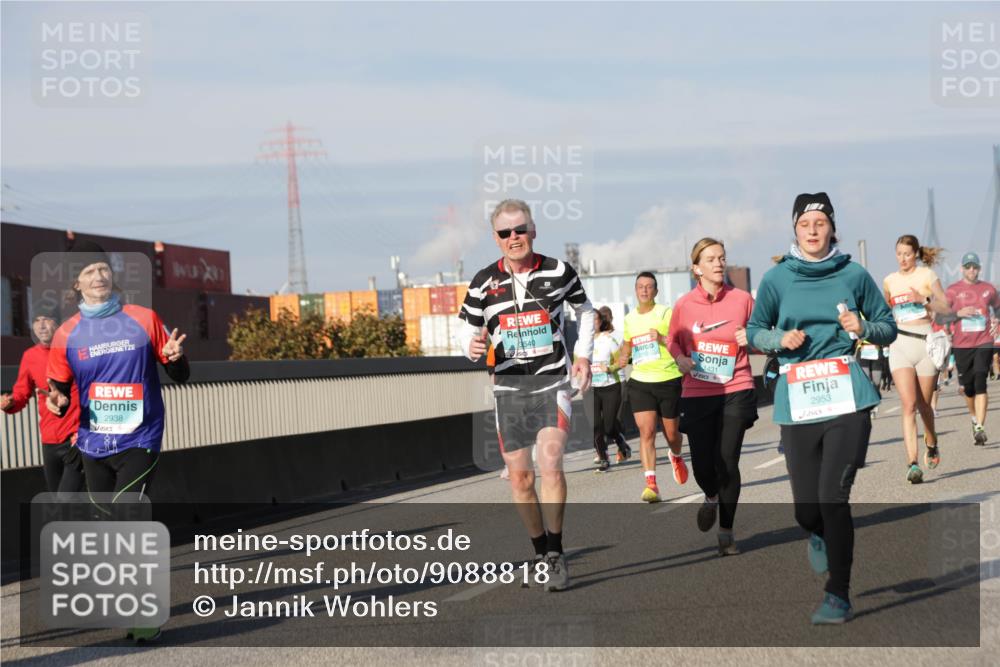 03.10.2025 - Köhlbrandbrückenlauf Jannik Wohlers http://msf.ph/oto/9088818 03.10.2025 09:58:21 Position 3 2938, 540, 1431, 2953 meine-sportfotos.de