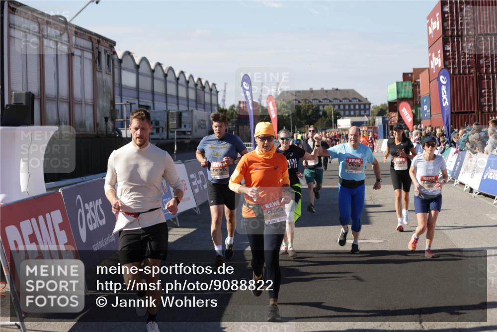 03.10.2025 - Köhlbrandbrückenlauf Jannik Wohlers http://msf.ph/oto/9088822 03.10.2025 13:19:16 Ziel 4143, 4593, 4631, 4632, 4690, 4725, 4727, 4816, 4828, 4876, 4996, 5853, 5858, 6057, 6088, 6127, 6225, 6226, 6576 meine-sportfotos.de