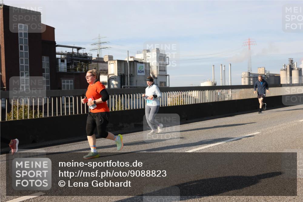03.10.2025 - Köhlbrandbrückenlauf Lena Gebhardt http://msf.ph/oto/9088823 03.10.2025 10:06:51 Position 2  meine-sportfotos.de