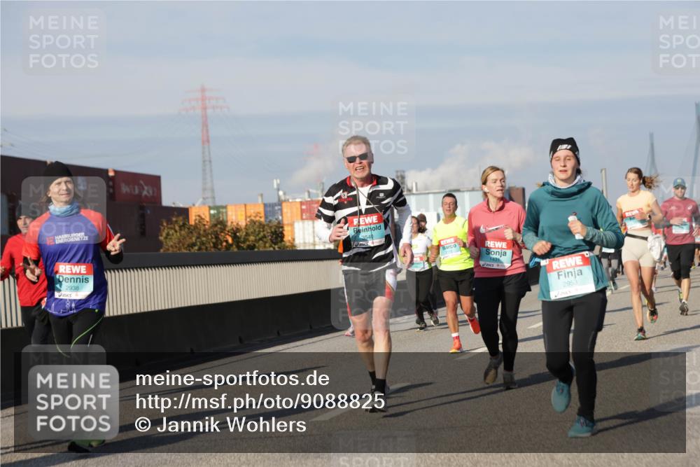 03.10.2025 - Köhlbrandbrückenlauf Jannik Wohlers http://msf.ph/oto/9088825 03.10.2025 09:58:21 Position 3 2938, 3540, 1431, 2953 meine-sportfotos.de