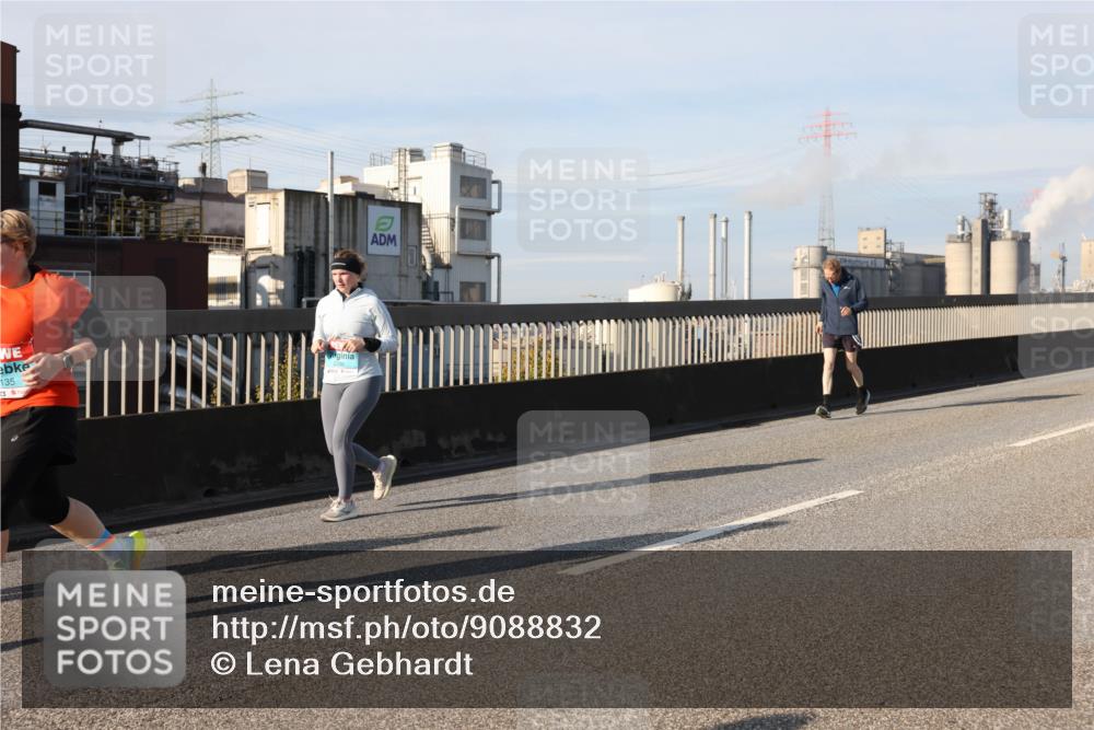03.10.2025 - Köhlbrandbrückenlauf Lena Gebhardt http://msf.ph/oto/9088832 03.10.2025 10:06:51 Position 2 135, 2286 meine-sportfotos.de